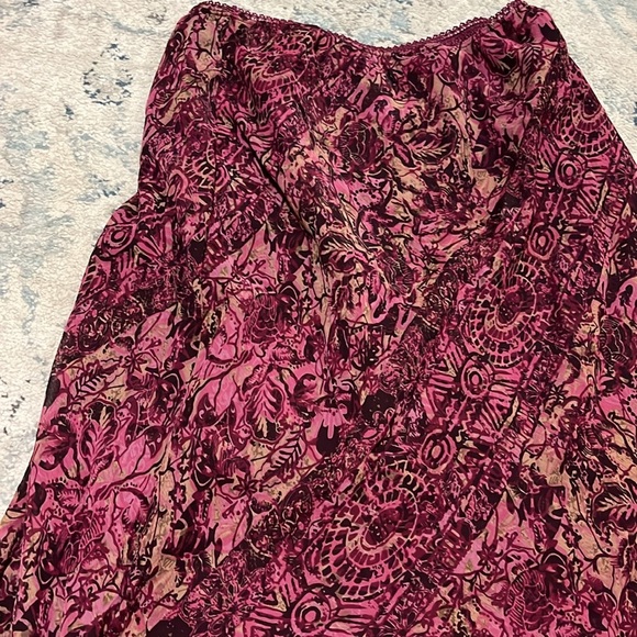 b.i.y.a.y.c.d.a. Red and Gold Floral and Leaf Pattern Midi A-Line Skirt - Picture 9 of 10